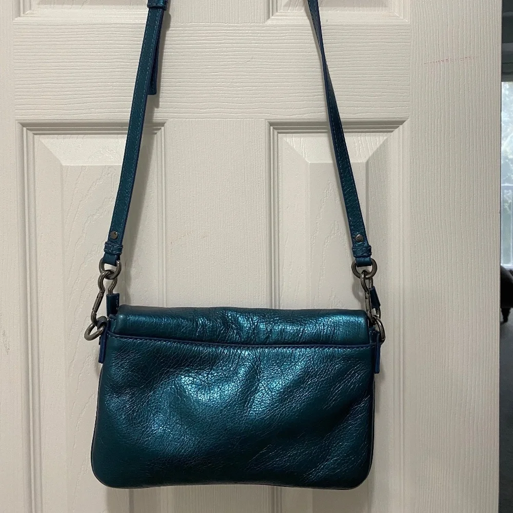 Marc by Marc Jacobs Blue Metallic Leather Crossbody Bag – Designer Chic Statemen